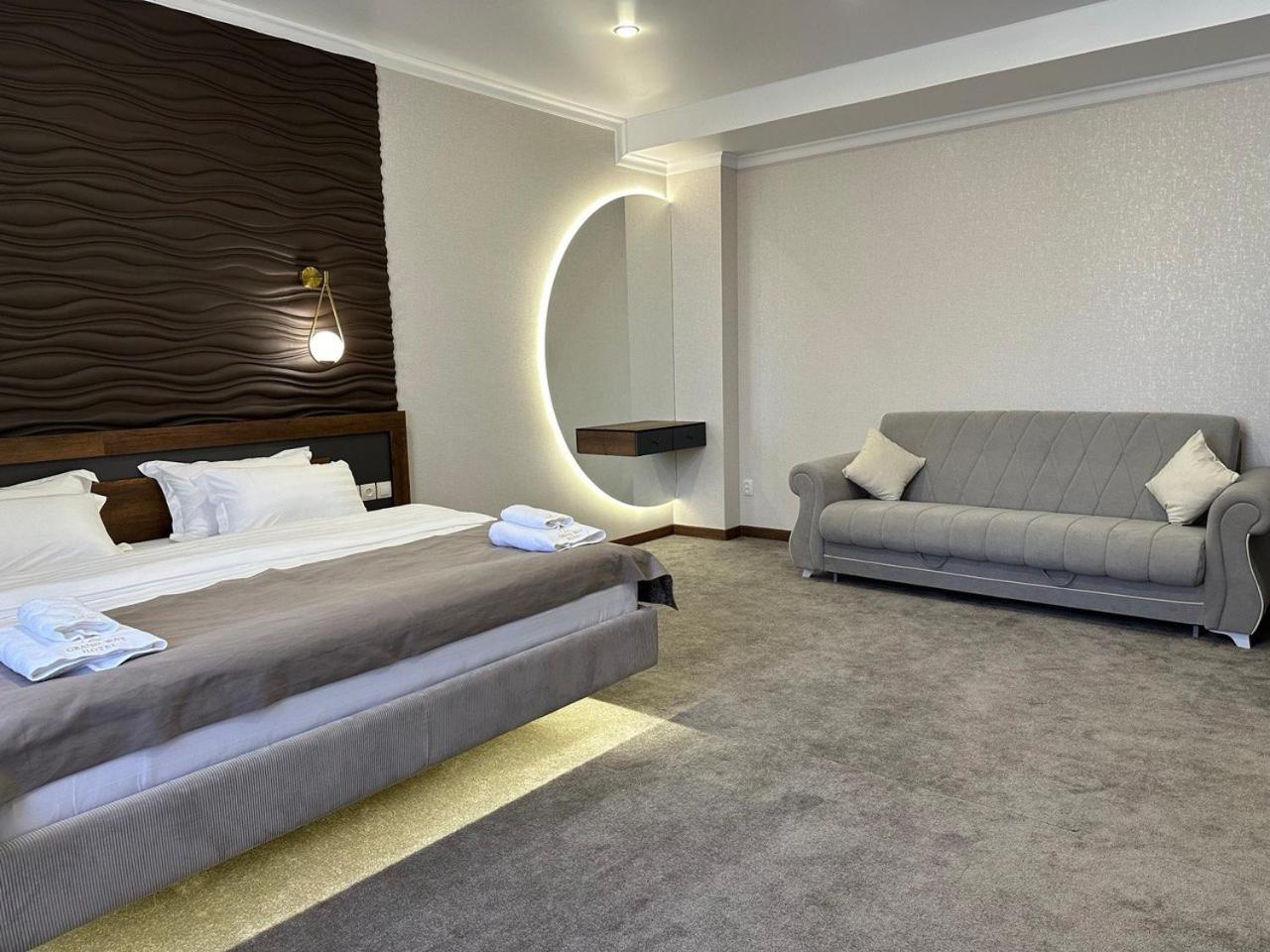 Grand Way Hotel Taraz Exterior foto